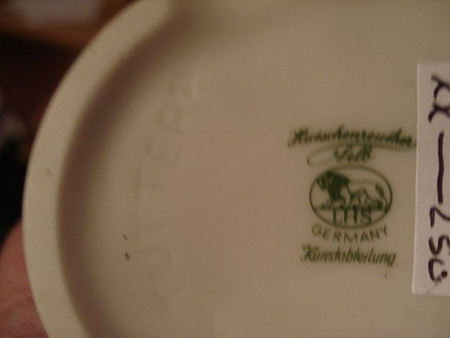 Hutschenreuther 4 3/4" double cherub figure Hutschenreuther 4 3/4" double cherub figure