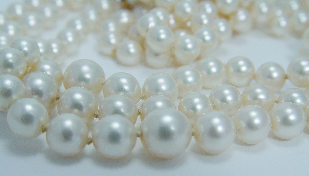 Vintage Jewelry 18" Three Strands Pearl Necklace Emerald Diamond Clasp 18K Gold Vintage Jewelry 18" Three Strands Pearl Necklace Emerald Diamond Clasp 18K Gold