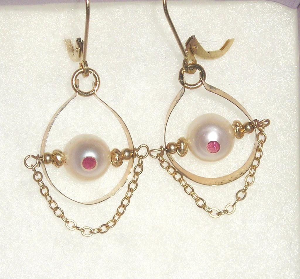 14kt Gold - Fresh Water Pearl With Inlaid Ruby - Earrings 14kt Gold - Fresh Water Pearl With Inlaid Ruby - Earrings