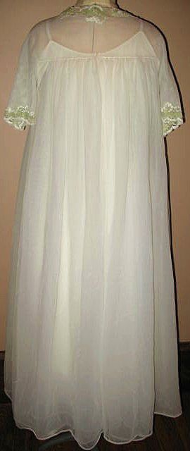 1960s Dorsay White & Green Lace Peignoir Set Size Small 1960s Dorsay White & Green Lace Peignoir Set Size Small