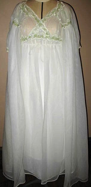 1960s Dorsay White & Green Lace Peignoir Set Size Small 1960s Dorsay White & Green Lace Peignoir Set Size Small