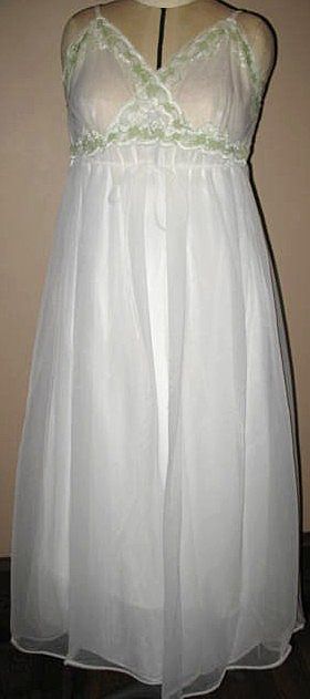 1960s Dorsay White & Green Lace Peignoir Set Size Small 1960s Dorsay White & Green Lace Peignoir Set Size Small