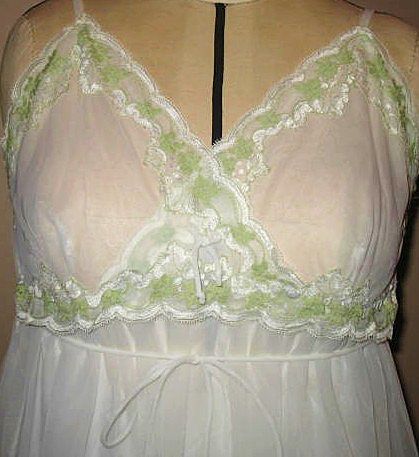1960s Dorsay White & Green Lace Peignoir Set Size Small 1960s Dorsay White & Green Lace Peignoir Set Size Small