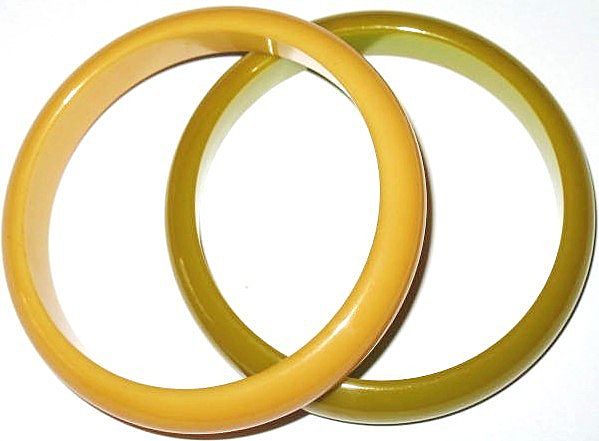 1940s Vintage Bakelite Bangles Pea Soup Green & Yellow 1940s Vintage Bakelite Bangles Pea Soup Green & Yellow