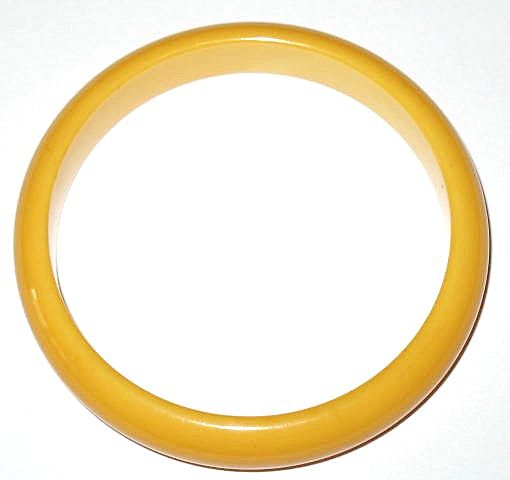 1940s Vintage Bakelite Bangles Pea Soup Green & Yellow 1940s Vintage Bakelite Bangles Pea Soup Green & Yellow