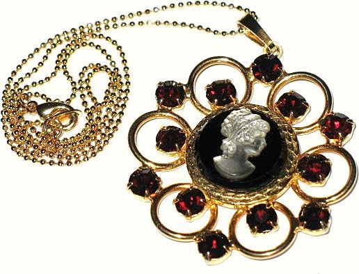 Vintage Jewelry Cameo Pendant Ruby Glass Necklace Vintage Jewelry Cameo Pendant Ruby Glass Necklace