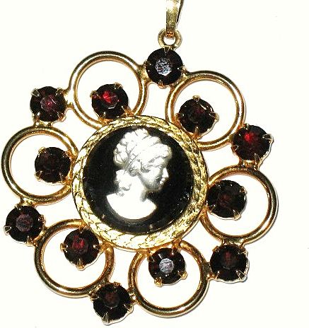 Vintage Jewelry Cameo Pendant Ruby Glass Necklace Vintage Jewelry Cameo Pendant Ruby Glass Necklace