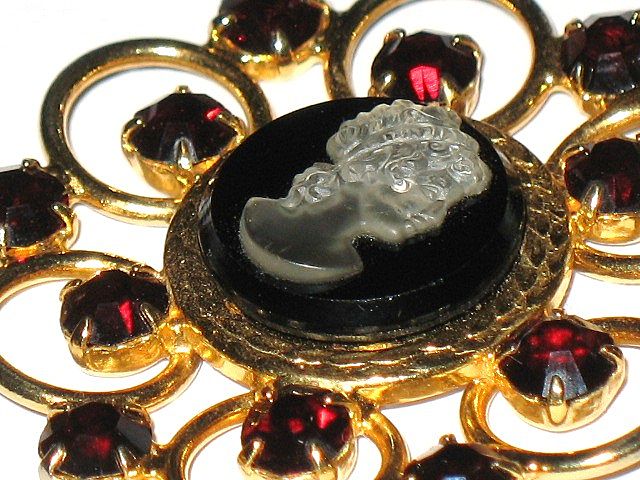 Vintage Jewelry Cameo Pendant Ruby Glass Necklace Vintage Jewelry Cameo Pendant Ruby Glass Necklace