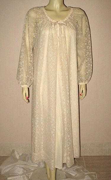 1980s Vintage Lingerie Cahill Cream Lace Peignoir Set Size M 1980s Vintage Lingerie Cahill Cream Lace Peignoir Set Size M
