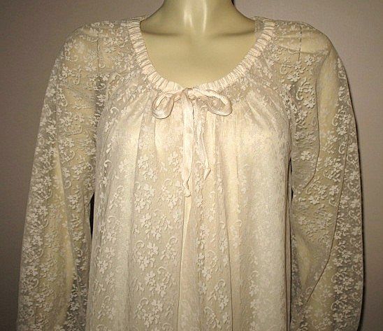 1980s Vintage Lingerie Cahill Cream Lace Peignoir Set Size M 1980s Vintage Lingerie Cahill Cream Lace Peignoir Set Size M