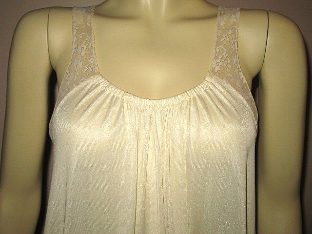 1980s Vintage Lingerie Cahill Cream Lace Peignoir Set Size M 1980s Vintage Lingerie Cahill Cream Lace Peignoir Set Size M
