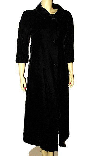 Outstanding 1950s Vintage Opera Coat Crushed Black Velvet Size S/M Outstanding 1950s Vintage Opera Coat Crushed Black Velvet Size S/M