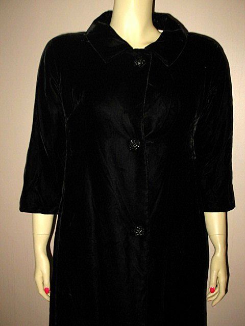 Outstanding 1950s Vintage Opera Coat Crushed Black Velvet Size S/M Outstanding 1950s Vintage Opera Coat Crushed Black Velvet Size S/M