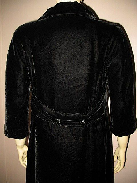 Outstanding 1950s Vintage Opera Coat Crushed Black Velvet Size S/M Outstanding 1950s Vintage Opera Coat Crushed Black Velvet Size S/M