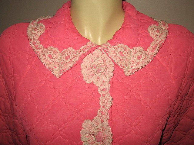 Vintage Robe Sears Roebuck & Co Quilted Pink with Lace Size Small Vintage Robe Sears Roebuck & Co Quilted Pink with Lace Size Small