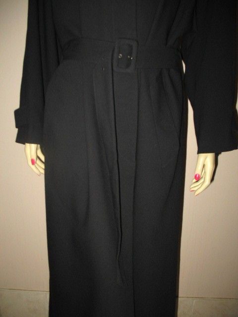 Early 1990s Vintage Woman's Black Wool Coat Giorgio Armani Le Collezioni Size Small/Medium Early 1990s Vintage Woman's Black Wool Coat Giorgio Armani Le Collezioni Size Small/Medium
