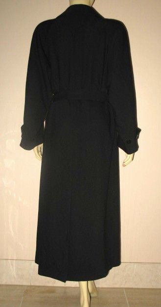 Early 1990s Vintage Woman's Black Wool Coat Giorgio Armani Le Collezioni Size Small/Medium Early 1990s Vintage Woman's Black Wool Coat Giorgio Armani Le Collezioni Size Small/Medium