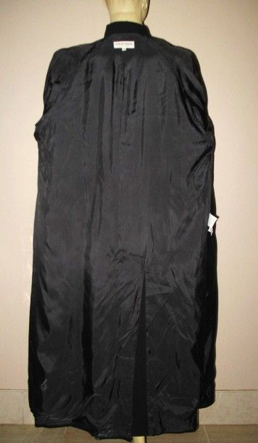 Early 1990s Vintage Woman's Black Wool Coat Giorgio Armani Le Collezioni Size Small/Medium Early 1990s Vintage Woman's Black Wool Coat Giorgio Armani Le Collezioni Size Small/Medium
