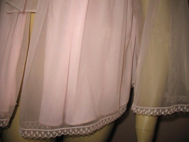 Early 1960s Vintage Pink Chiffon Bed Jacket Harvey Woods Label Size Medium/Large Early 1960s Vintage Pink Chiffon Bed Jacket Harvey Woods Label Size Medium/Large