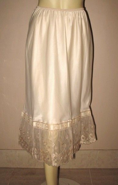 Vintage Lady Lynne Cream Satin Half Slip Size Medium Vintage Lady Lynne Cream Satin Half Slip Size Medium