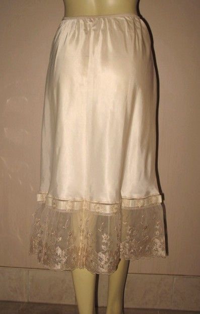 Vintage Lady Lynne Cream Satin Half Slip Size Medium Vintage Lady Lynne Cream Satin Half Slip Size Medium