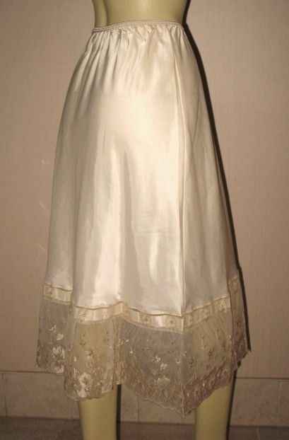 Vintage Lady Lynne Cream Satin Half Slip Size Medium Vintage Lady Lynne Cream Satin Half Slip Size Medium
