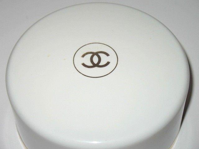 Vintage Chanel No 5 Bath Powder 8oz Container with Puff Vintage Chanel No 5 Bath Powder 8oz Container with Puff