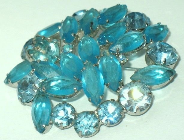 1960s Vintage Jewelry Teal Blue Glass Pin 1960s Vintage Jewelry Teal Blue Glass Pin