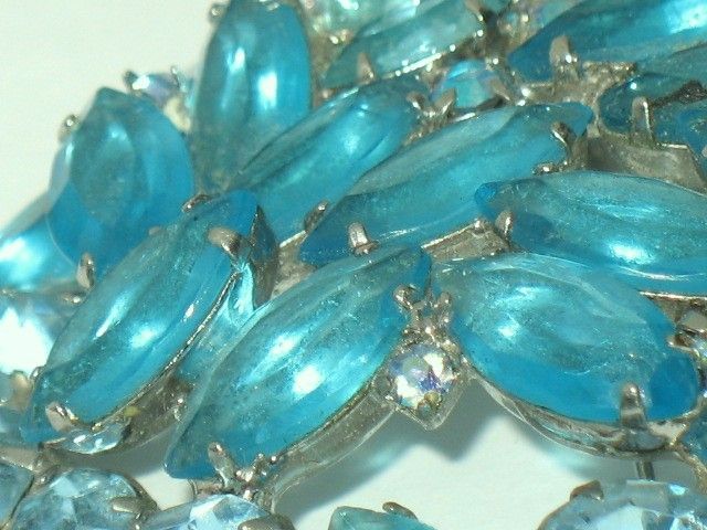 1960s Vintage Jewelry Teal Blue Glass Pin 1960s Vintage Jewelry Teal Blue Glass Pin