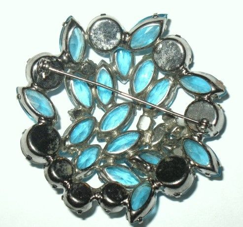 1960s Vintage Jewelry Teal Blue Glass Pin 1960s Vintage Jewelry Teal Blue Glass Pin