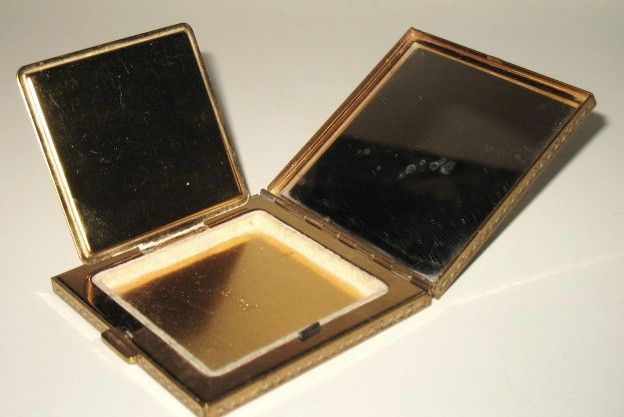1950s Vintage Volupté Powder Enameled Compact Persian Animal Motif 1950s Vintage Volupté Powder Enameled Compact Persian Animal Motif
