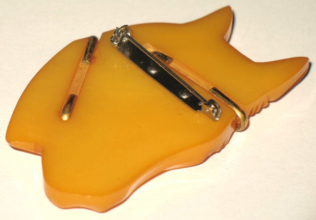 1940s Vintage Butterscotch Bakelite Horse Head Pin 1940s Vintage Butterscotch Bakelite Horse Head Pin