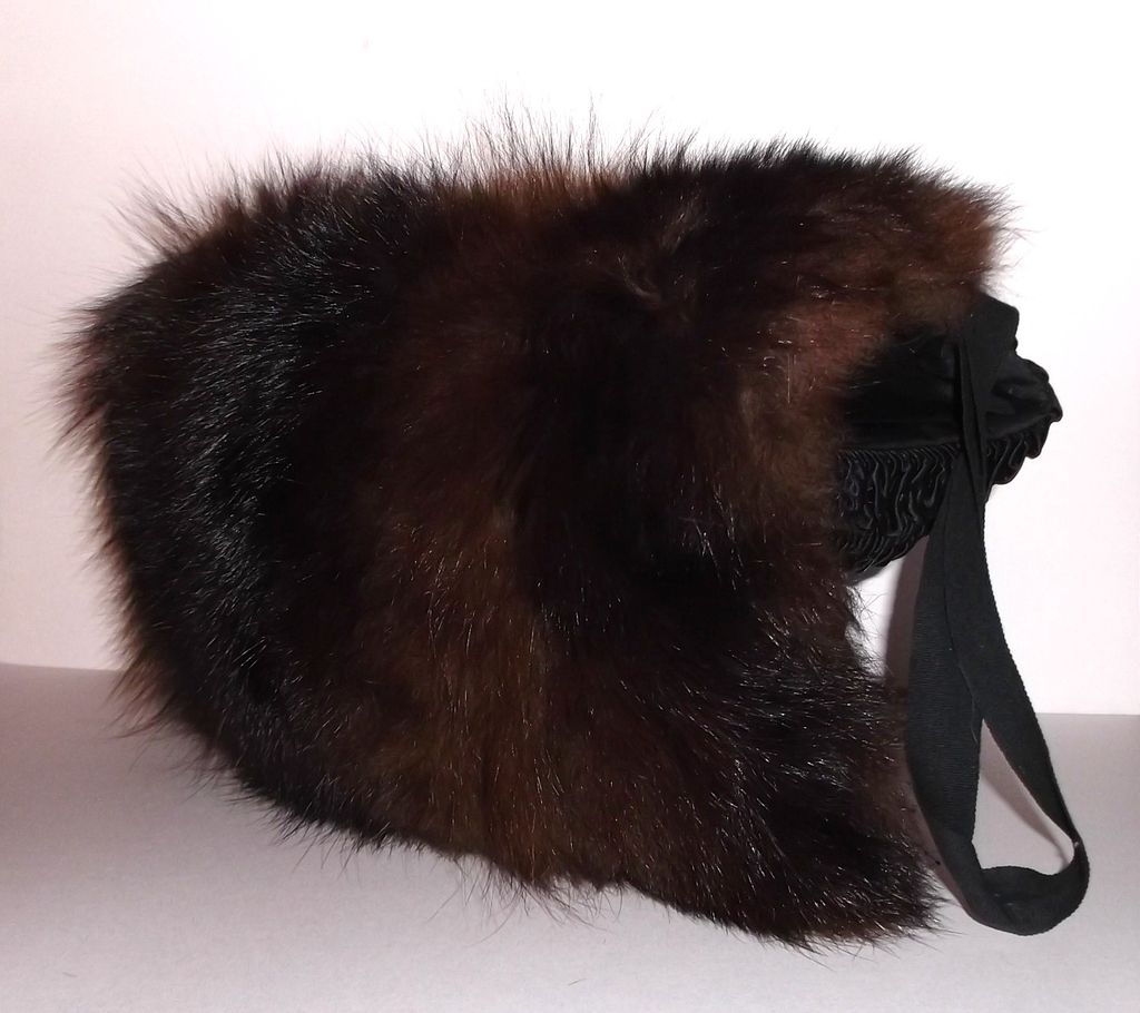1940s Vintage Brown Beaver Muff Purse 1940s Vintage Brown Beaver Muff Purse