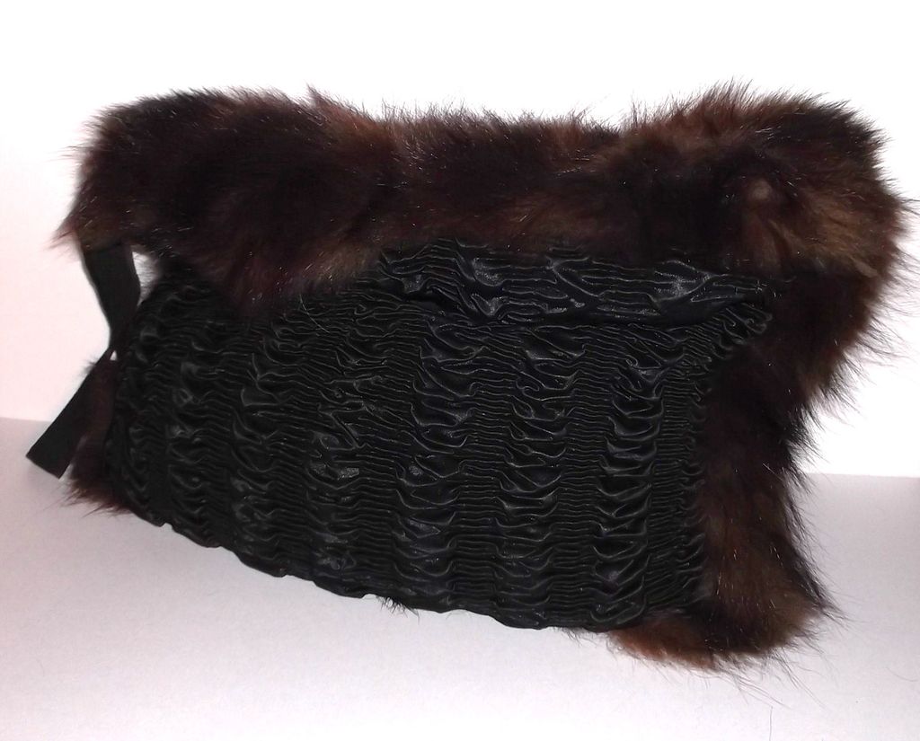 1940s Vintage Brown Beaver Muff Purse 1940s Vintage Brown Beaver Muff Purse