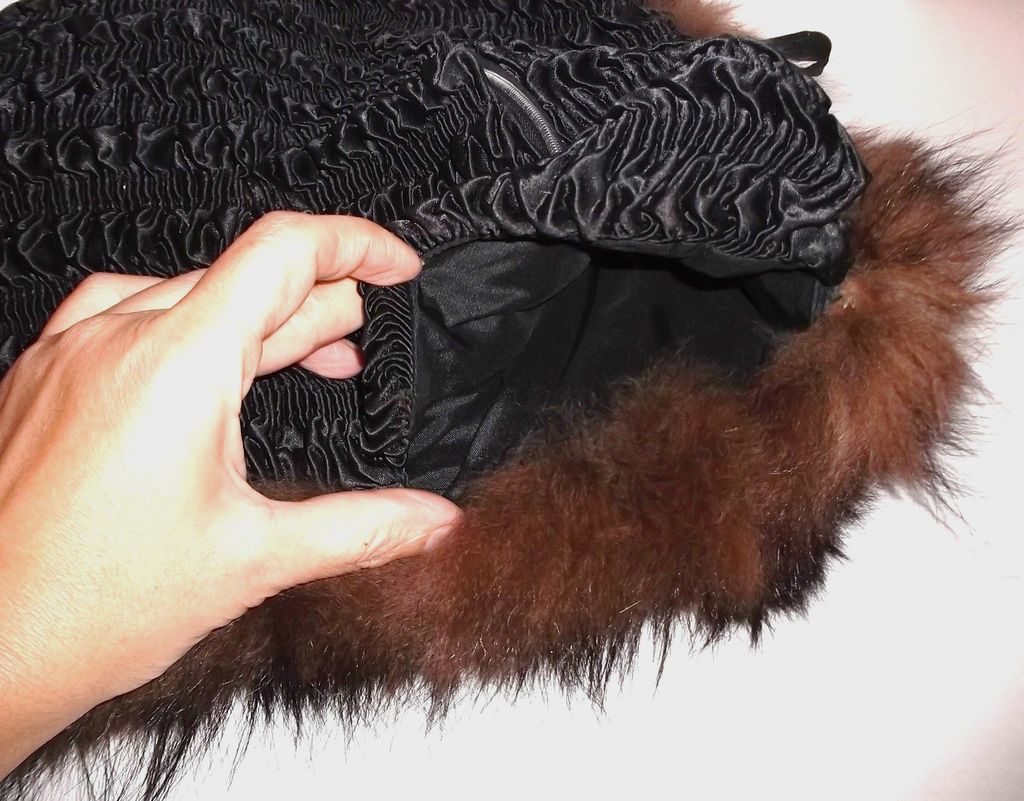 1940s Vintage Brown Beaver Muff Purse 1940s Vintage Brown Beaver Muff Purse