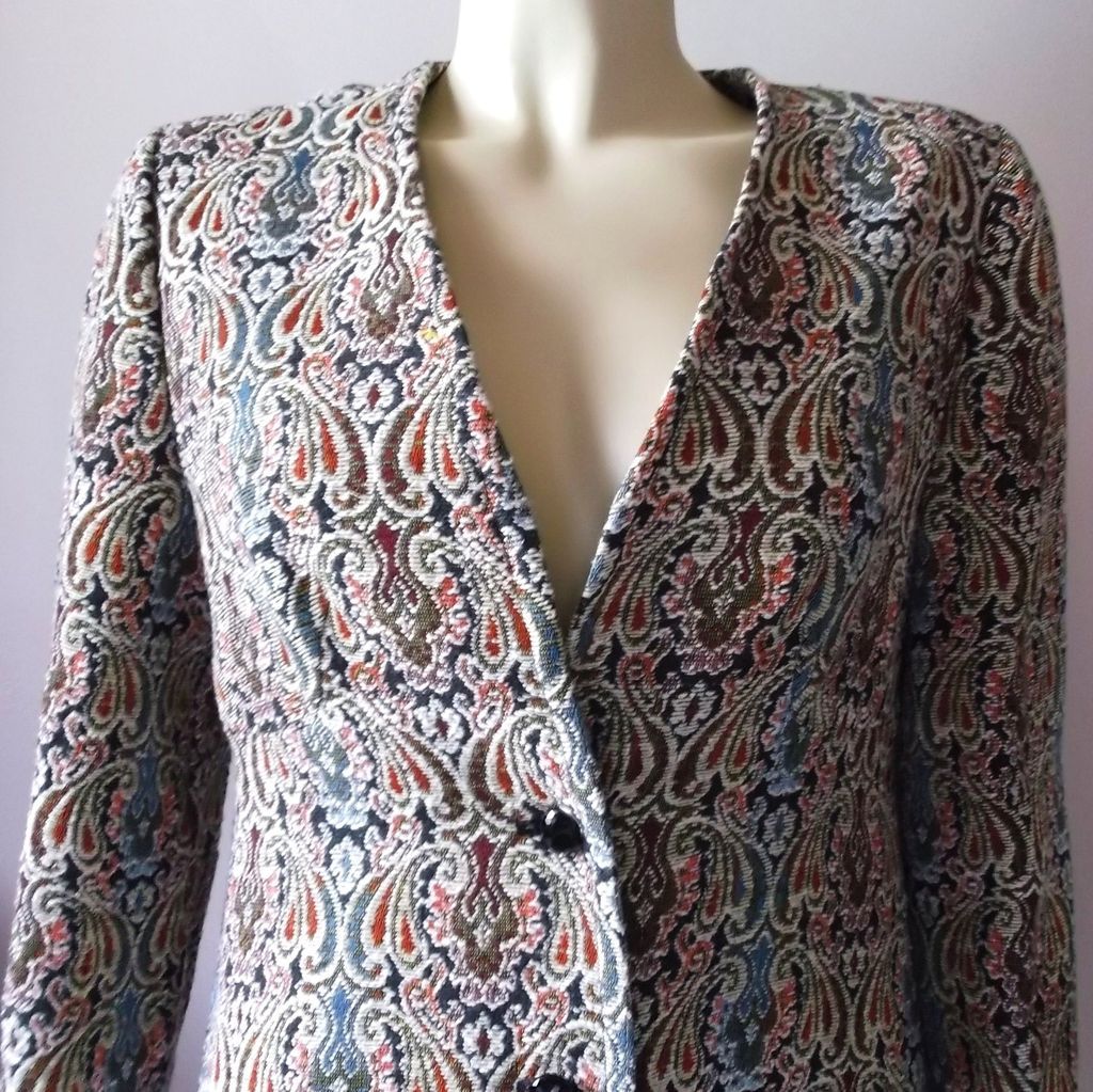 1960s Vintage Floral Weave Tapestry Coat Size Small 1960s Vintage Floral Weave Tapestry Coat Size Small