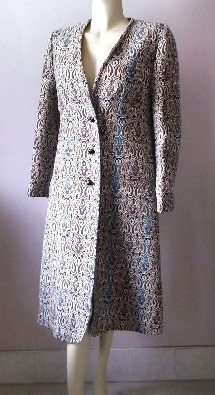 1960s Vintage Floral Weave Tapestry Coat Size Small 1960s Vintage Floral Weave Tapestry Coat Size Small