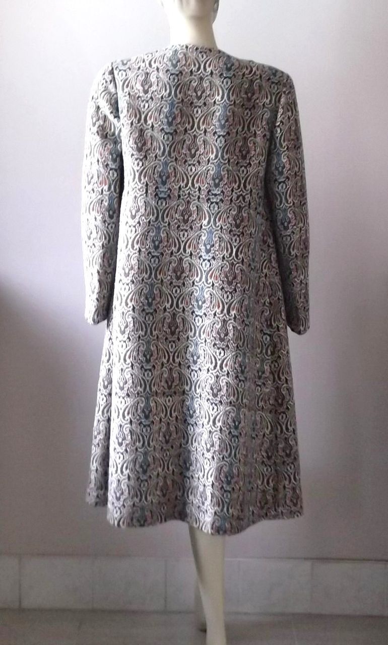 1960s Vintage Floral Weave Tapestry Coat Size Small 1960s Vintage Floral Weave Tapestry Coat Size Small