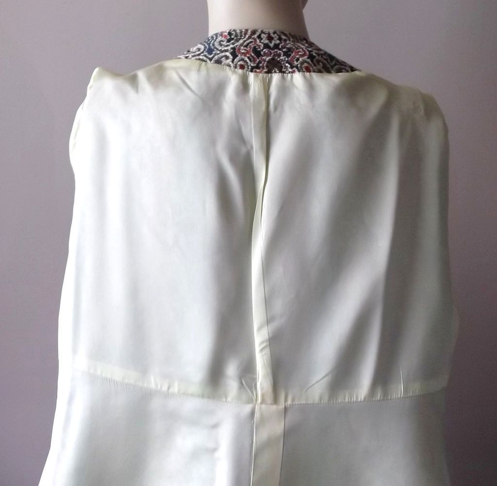 1960s Vintage Floral Weave Tapestry Coat Size Small 1960s Vintage Floral Weave Tapestry Coat Size Small