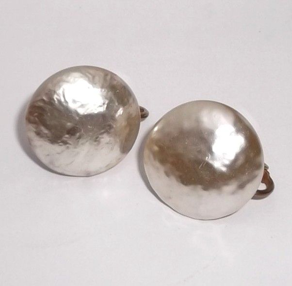 1950s Vintage Signed Miriam Haskell Simulated Pearl Screw-Clip Earrings 1950s Vintage Signed Miriam Haskell Simulated Pearl Screw-Clip Earrings