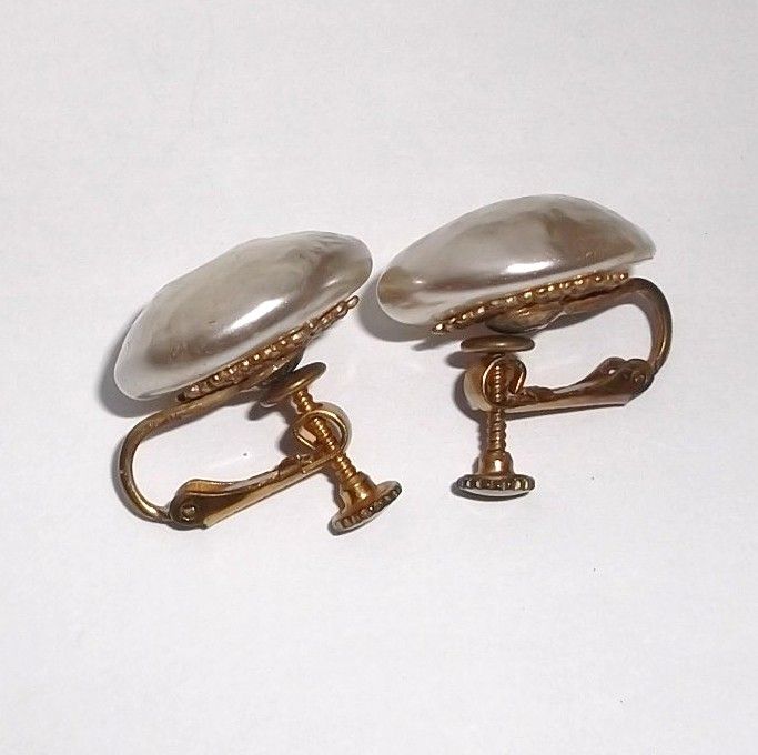 1950s Vintage Signed Miriam Haskell Simulated Pearl Screw-Clip Earrings 1950s Vintage Signed Miriam Haskell Simulated Pearl Screw-Clip Earrings