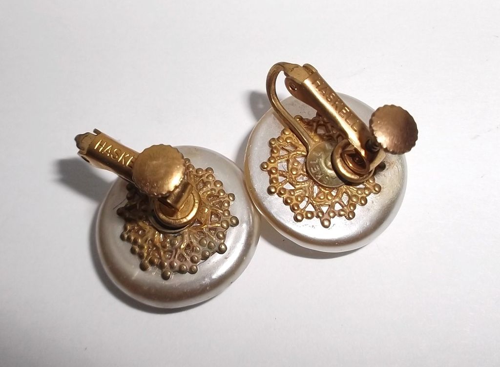 1950s Vintage Signed Miriam Haskell Simulated Pearl Screw-Clip Earrings 1950s Vintage Signed Miriam Haskell Simulated Pearl Screw-Clip Earrings