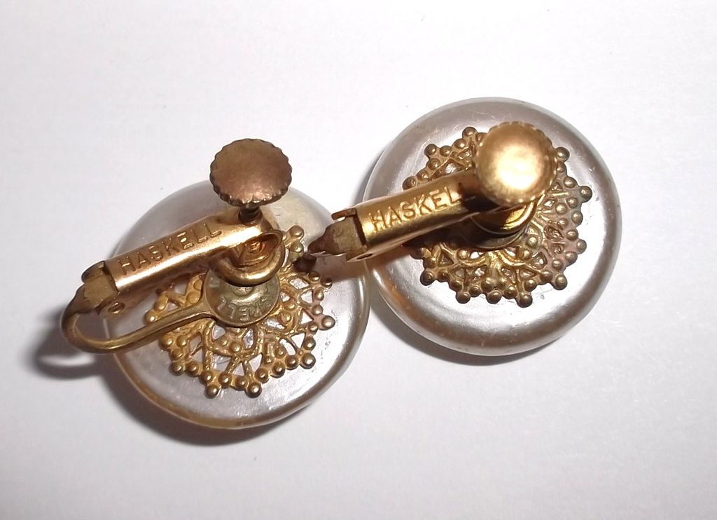 1950s Vintage Signed Miriam Haskell Simulated Pearl Screw-Clip Earrings 1950s Vintage Signed Miriam Haskell Simulated Pearl Screw-Clip Earrings