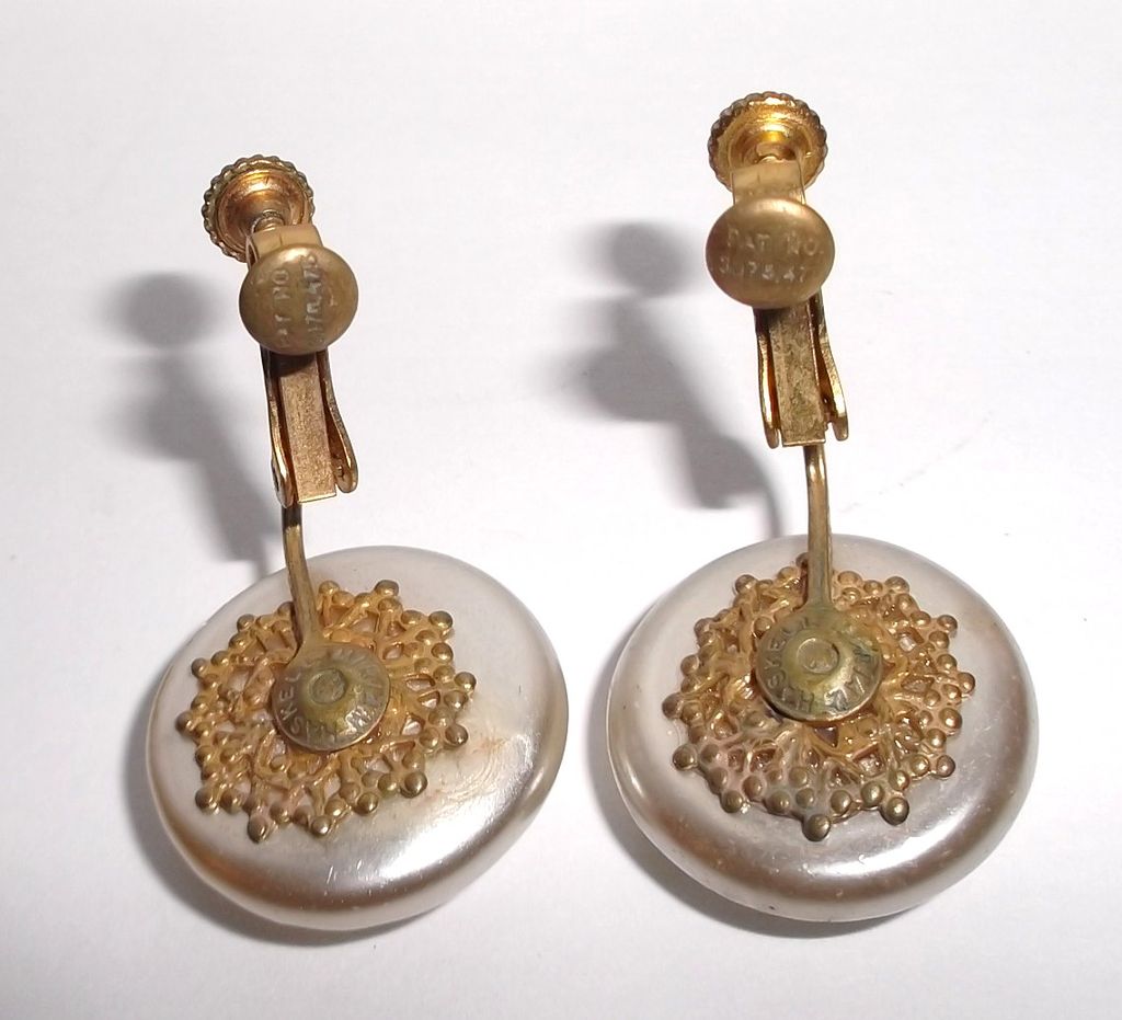 1950s Vintage Signed Miriam Haskell Simulated Pearl Screw-Clip Earrings 1950s Vintage Signed Miriam Haskell Simulated Pearl Screw-Clip Earrings