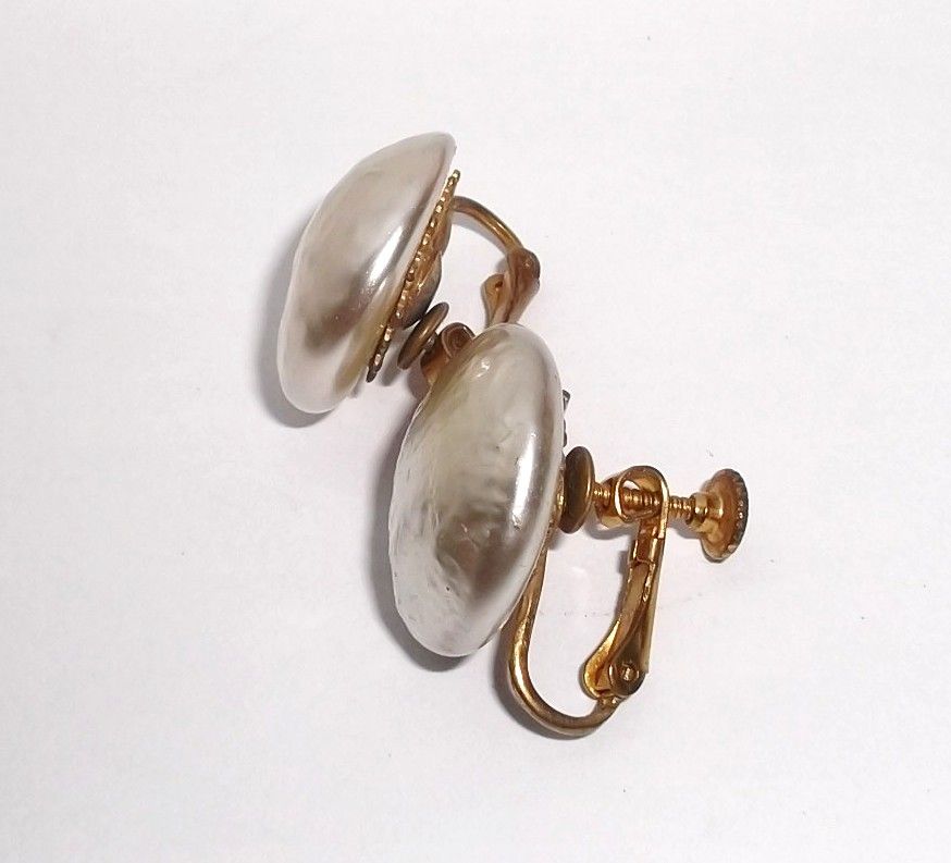 1950s Vintage Signed Miriam Haskell Simulated Pearl Screw-Clip Earrings 1950s Vintage Signed Miriam Haskell Simulated Pearl Screw-Clip Earrings