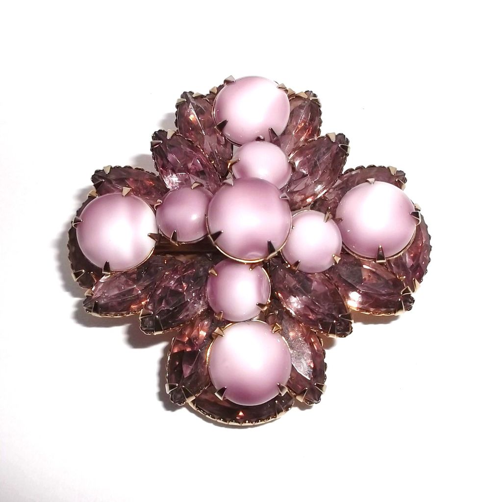 1950/60s Vintage Costume Pin Lavender & Amethyst Glass Stones 1950/60s Vintage Costume Pin Lavender & Amethyst Glass Stones