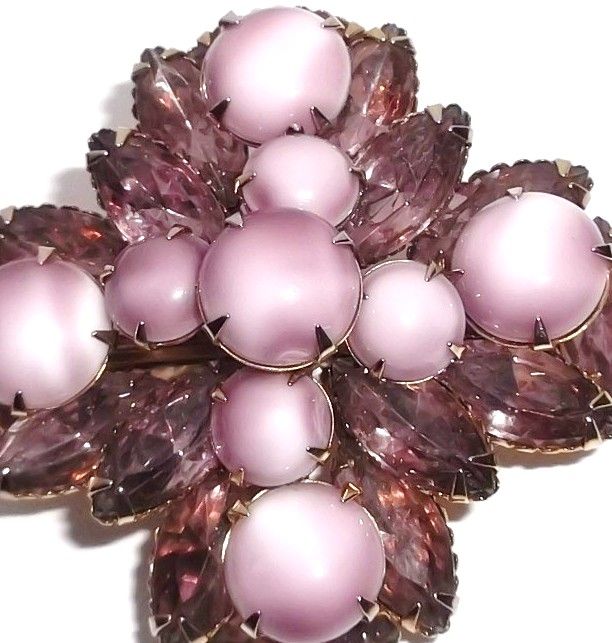 1950/60s Vintage Costume Pin Lavender & Amethyst Glass Stones 1950/60s Vintage Costume Pin Lavender & Amethyst Glass Stones
