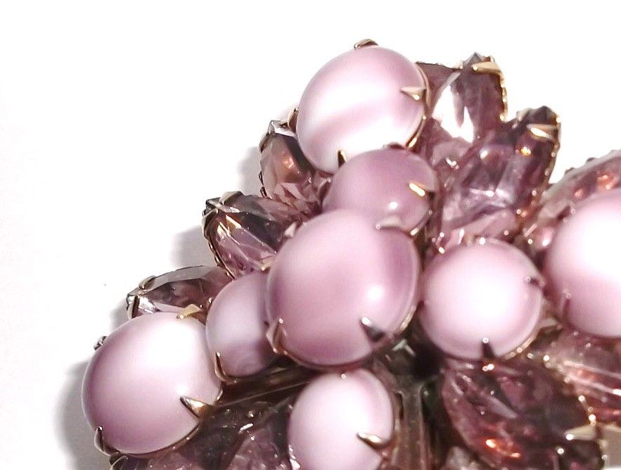 1950/60s Vintage Costume Pin Lavender & Amethyst Glass Stones 1950/60s Vintage Costume Pin Lavender & Amethyst Glass Stones