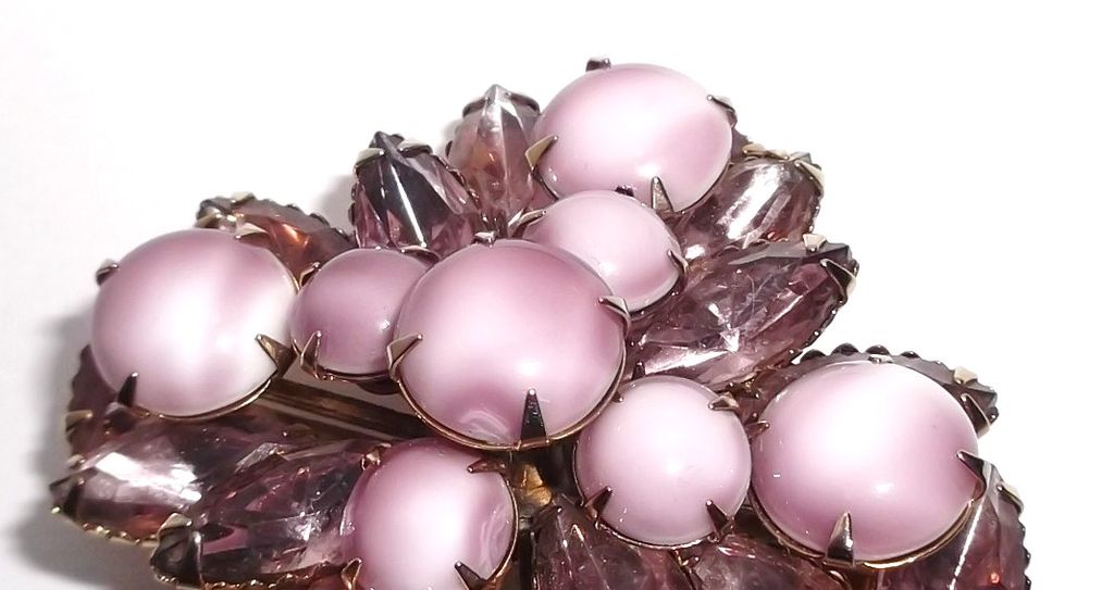 1950/60s Vintage Costume Pin Lavender & Amethyst Glass Stones 1950/60s Vintage Costume Pin Lavender & Amethyst Glass Stones