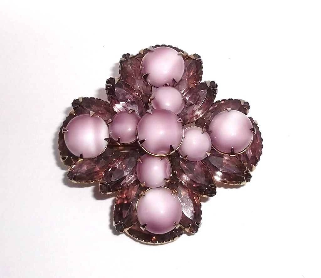 1950/60s Vintage Costume Pin Lavender & Amethyst Glass Stones 1950/60s Vintage Costume Pin Lavender & Amethyst Glass Stones